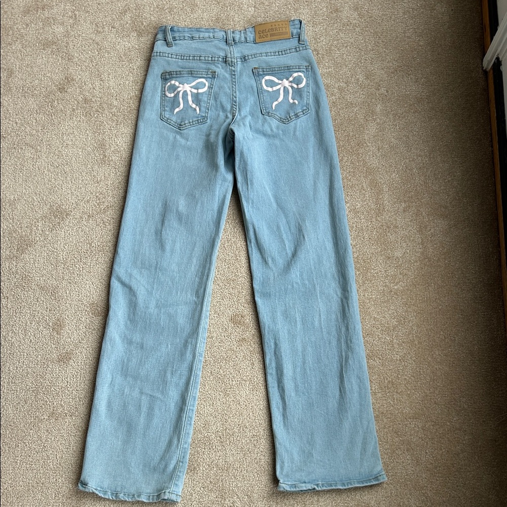 Classic Light Blue wash Women's straight leg Jeans painted Bow pockets Sz 3/26